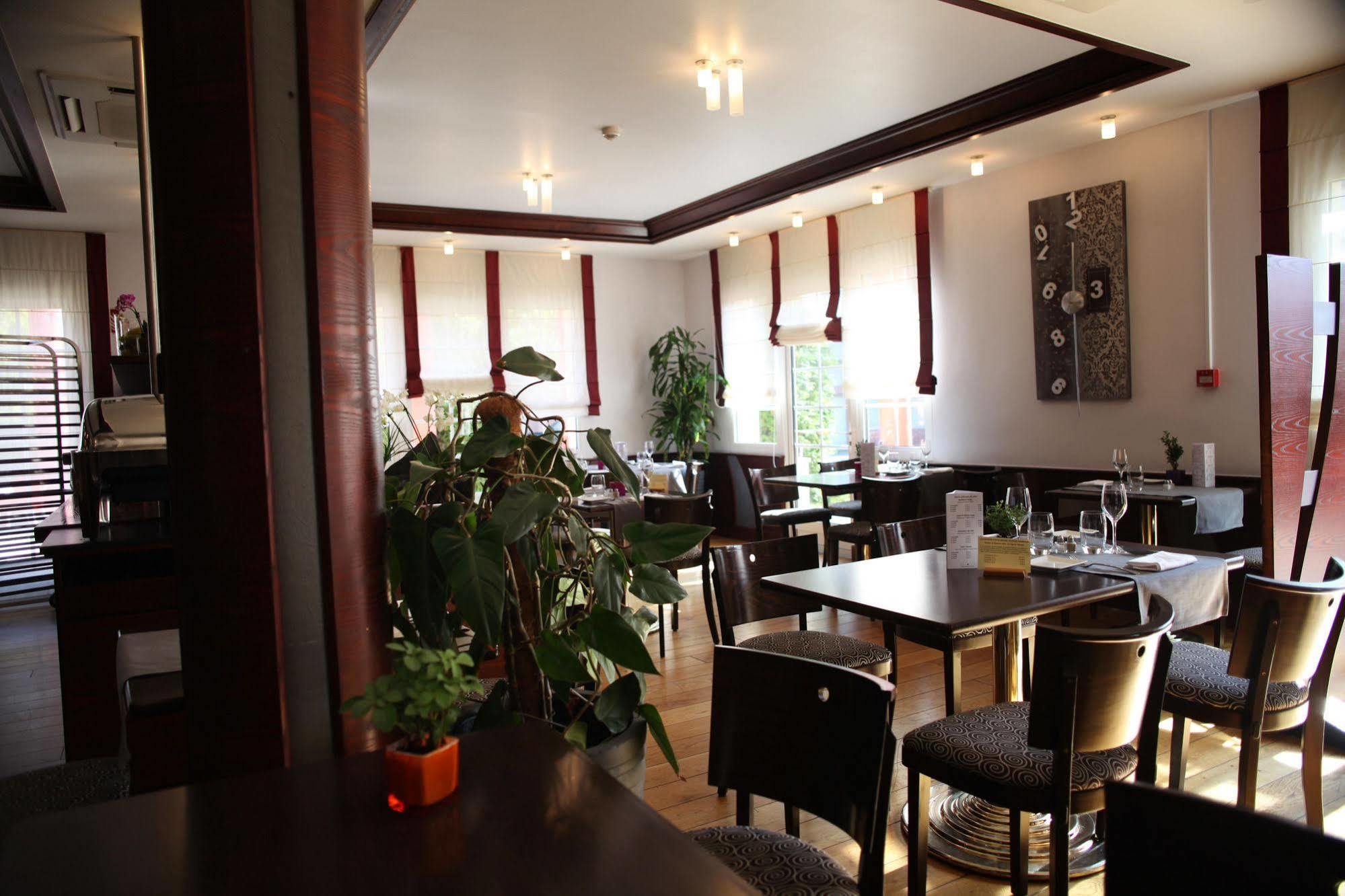 Hotel Logis - Restaurant 3*